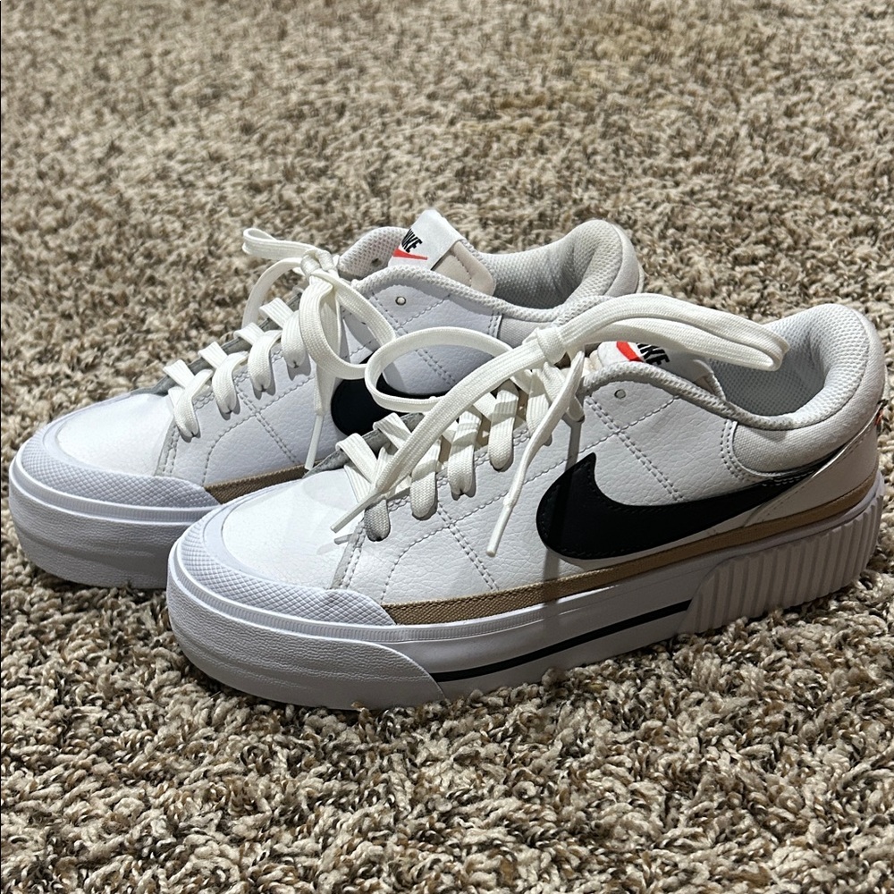 Nike Women’s Court Legacy Lift